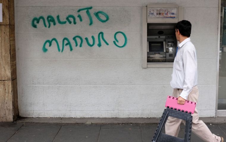 As a currency devaluation and package of economic measures went into effect, the opposition asked storekeepers to shut up shop in protest