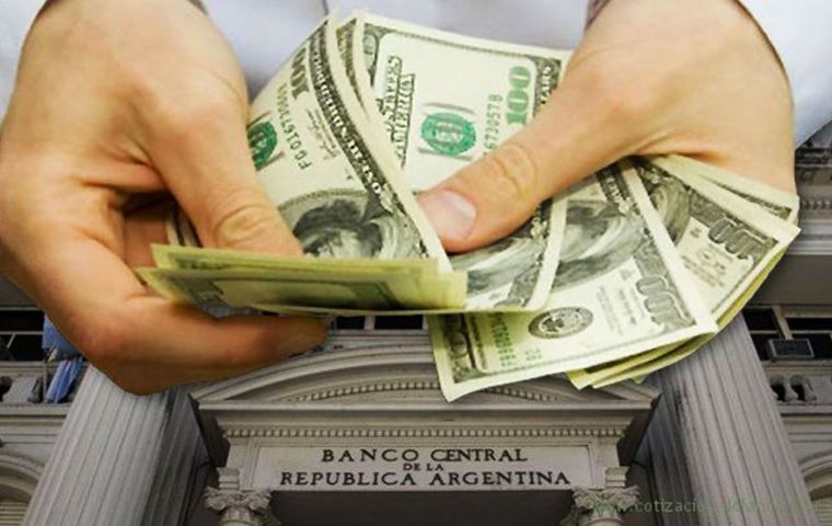 The peso strengthened 3.5% in early Friday trade to 37.80 pesos to the dollar, after the central bank said it would auction US$ 675-million in foreign reserves.