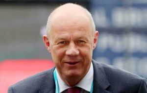 Lawmaker Damian Green conceded PM May was in a tight spot. “The government is walking a narrow path with people chucking rocks from both sides” 
