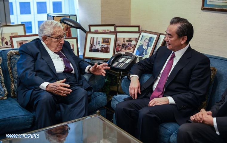 At a meeting with ex-U.S. Secretary of State Henry Kissinger, Chinese State Councilor Wang Yi said the two countries would only lose in a confrontation