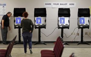 Makers of the M650 system, Election Systems & Software (ES&S), told the Wall Street Journal that since voting machine uses paper ballots, votes can be audited