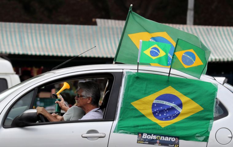 Bolsonaro, according to Ibope, has 31% of voter support in a simulated first-round ballot, while Haddad has 21%. 