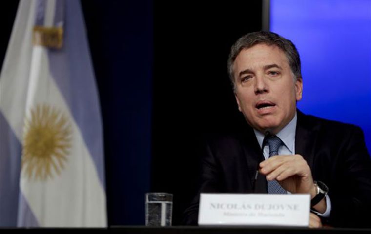  Economy Minister Nicolás Dujovne is in Indonesia to present the “Argentine case” to the IMF, whose guidelines would lead to growth by 2023.