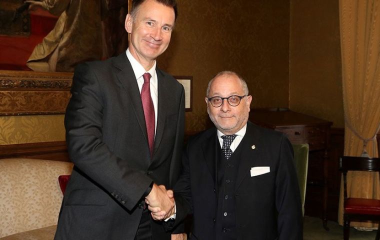 Minister Jorge Faurie and Foreign Secretary Jeremy Hunt (Argentine Chancellery)