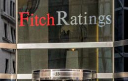 Fitch envisions “an acrimonious and disruptive 'no deal' Brexit” which will impact the UK's economy negatively.