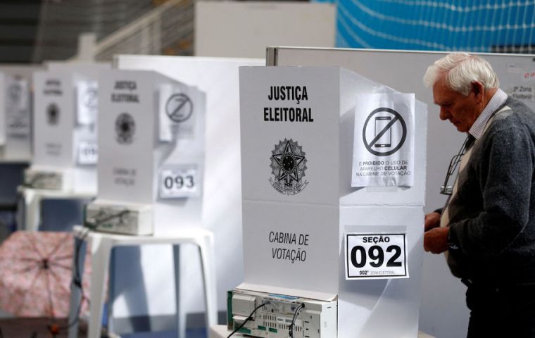 According figures released by the Superior Electoral Tribunal, TSE, abstention reached 21.30% (25.834.172), blank votes, 2.14% and invalid votes, 7.43%