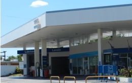 Empty gas stations in Argentina are more common due to the sharp increase in the price of fuel.