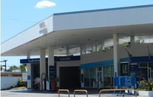 Empty gas stations in Argentina are more common due to the sharp increase in the price of fuel.