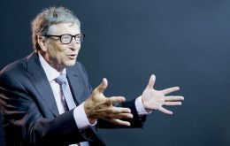  Bill Gates views taxes as a tool to guide employers towards hiring humans, not robots.