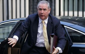 Attorney General Geoffrey Cox will make a statement on Monday. He is set to publish a reduced version of the legal advice, despite calls from MPs
