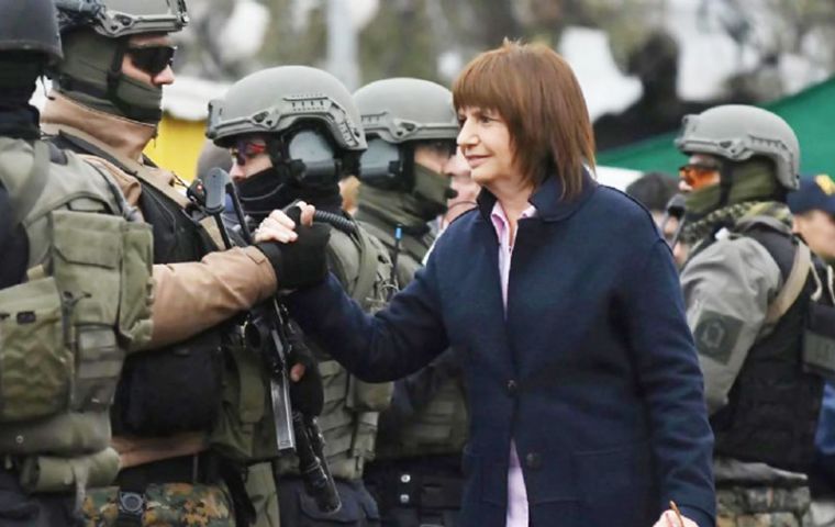 Resolution 956/2018, signed by Security minister Patricia Bullrich says lethal weapons can be used when “other non violent means are not effective”