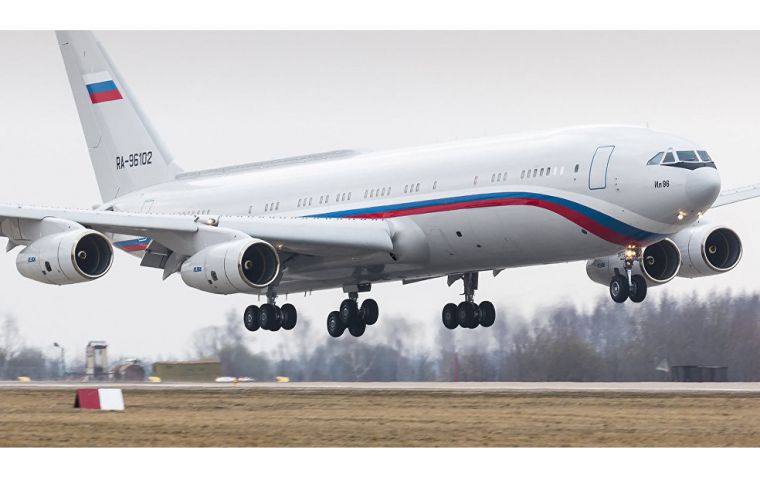 Vladimir Putin's plane is an Ilyushin 96.