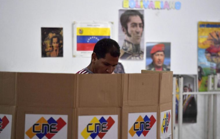 In a day with little participation, the ruling party won the majority of the 2,459 seats in dispute in 335 municipalities in the capital and the 23 states of the country