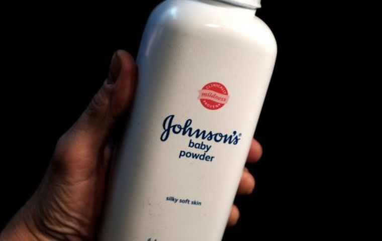 The report comes as the company faces thousands of lawsuits claiming that its talc products caused cancer. 