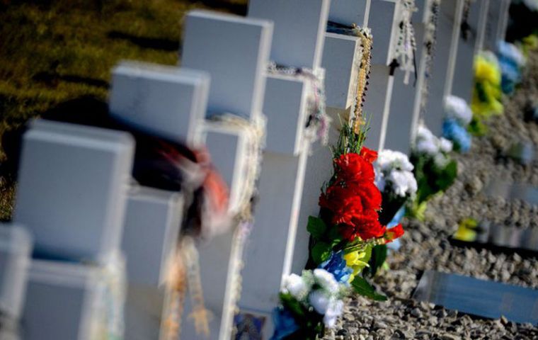 The Argentine government is scheduled to begin talks with Malvinas families to organize a trip similar to the historic visit in March 2017