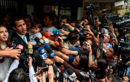Guaido appeared at his building with his wife and daughter, saying, “They will not intimidate Venezuelan families” 
