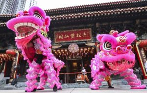 On New Year's Day, traditional performances can be seen: dragon dances, lion dances, and imperial performances like an emperor's wedding