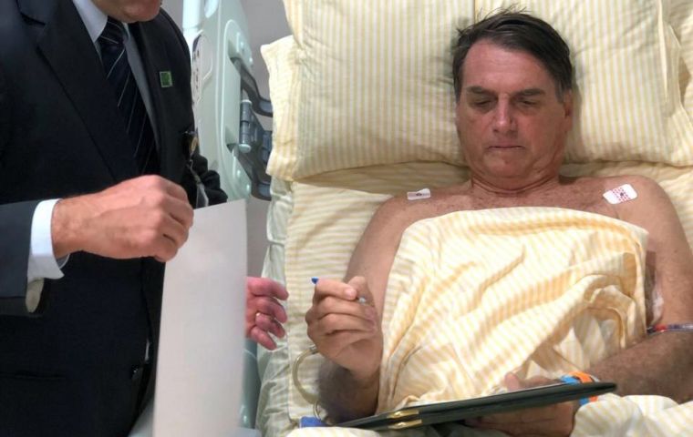 In social networks Bolsonaro showed himself involved in physiotherapy exercises. 