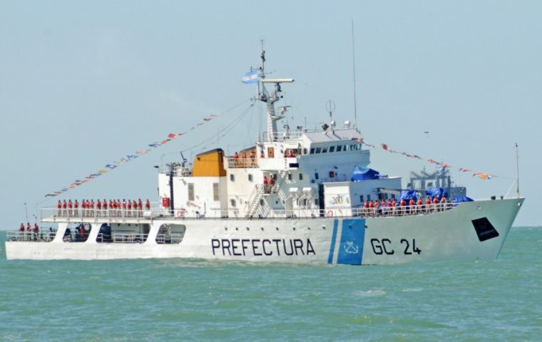 Coast Guard patrol GC-24 Mantilla detected the “O Yang” trawling its nets in Argentina's EEZ, according to the official release