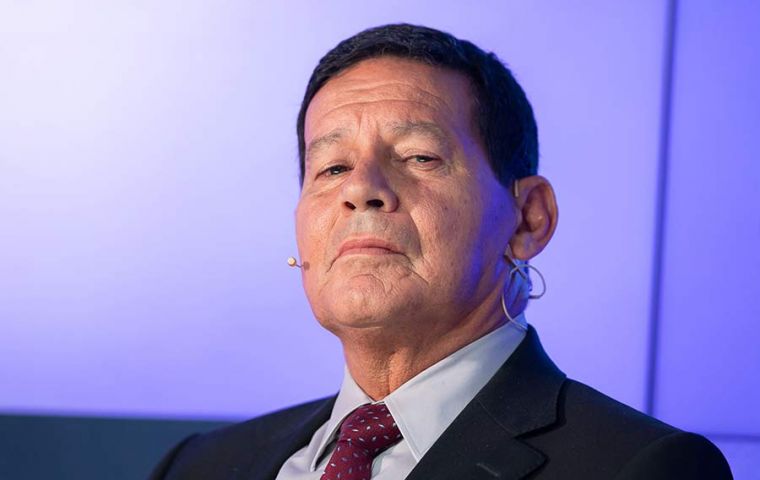 “It falls to the president to call his sons”...and tell them support government’s ideas, underlined vice-president Hamilton Mourao, a retired general  