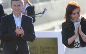 Senator CFK, with partial parliamentary immunity, claims to be the victim of political persecution from the government of President Mauricio Macri. (Archive)