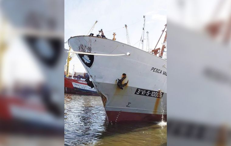 The trawler in the port of Montevideo where it transported the Chinese jigger crew members