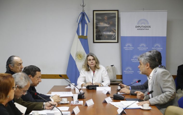 The trip wishes to establish closer relations with Falkland Islanders, even personal links, and work on a positive agenda, said lawmaker Cornelia Schmidt Liermann (center)