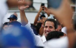 Guaidó wants the tons of humanitarian aid sent by the United States, which are currently in Colombian territory, to enter Venezuela on Saturday