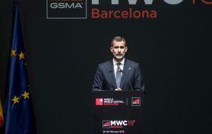 King Felipe VI visited regional capital Barcelona on Sunday to host a dinner for a mobile phone industry meeting.