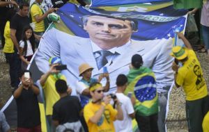 On Bolsonaro’s popularity, 57.5% approved of his performance, while 28.2% disapproved and 14.3% did not offer an opinion