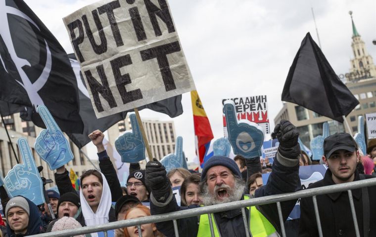 Some protesters chanted slogans such as “hands off the internet” and “no to isolation” while others gave speeches on a large stage.