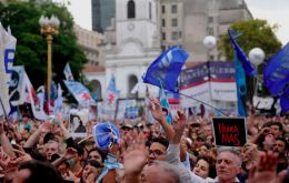 With slogans such as “Memory, truth and justice”, “Never again” and “30.000 Disappeared” the marchers filled the streets of the Argentine capital
