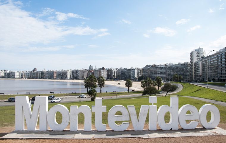 Unlike the cities studied of the great neighbors, Brazil and Argentina, Montevideo (and Uruguay) stands out for the quality of its democracy and its relative economic stability