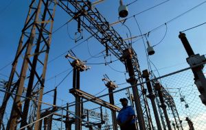 The “brain drain” of qualified personnel, some 25,000 people in the electricity sector have left, part of the 2.7 million Venezuelans who have emigrated since 2015