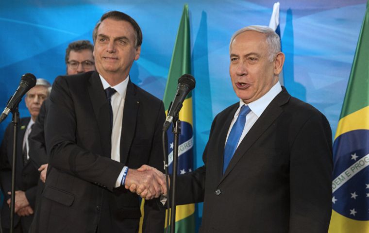 In Israel on an official visit, Bolsonaro met with Netanyahu and his cabinet minister, who signed various bilateral agreements between the two countries. 