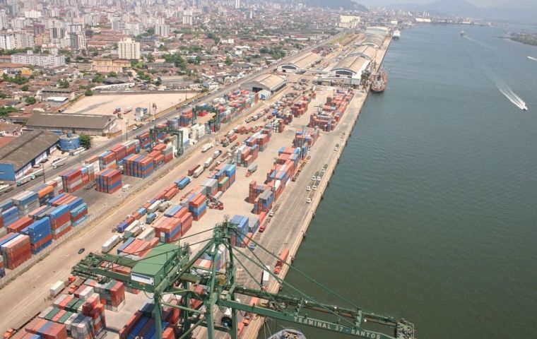 Exports totaled US$ 18.12 billion, down 1.0 percent from March last year, while imports totaled US$ 13.13 billion, up 5.1 percent from the same month last year