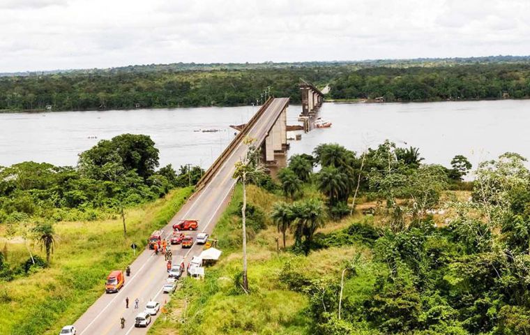 The bridge was located close to Belém, capital of Pará, where three major grain loaders operate, including Archer Daniels Midland Co, Bunge Ltd and Hidrovias.