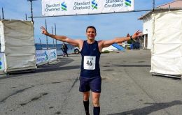 Sebastián Ujhelly crosses the finishing line of the Stanley Marathon  (Pics Facebook)