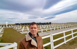 During the visit to the Argentine military cemetery at Darwin 