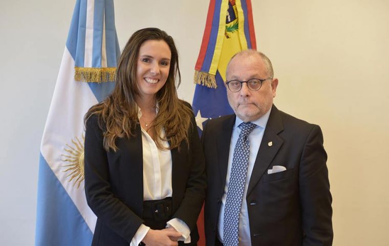 Diplomatic credentials were delivered by the Argentine Foreign Ministry to Elisa Trotta Gamus, who will represent Venezuelan opposition leader Juan Guaido