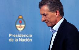 On the day when the dollar reached 47.30 pesos and country risk exceeded 1,000 points, Macri said that markets “today doubted Argentina”
