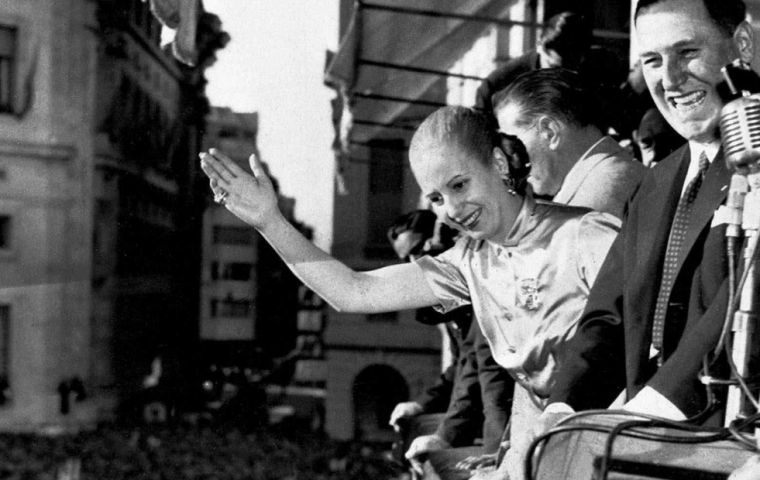 Argentina's First Lady in one of her latest appearances from the Casa Rosada balcony