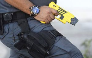 Each electric taser will cost the government US$3,000, according to reports by the La Nación newspaper