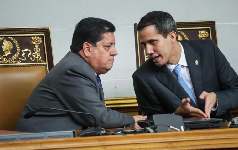 “We alert the people of Venezuela and the international community: The regime kidnapped the first vice president of the National Assembly”, Juan Guaido said