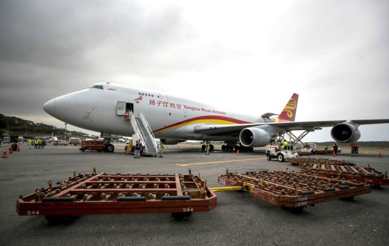 A Boeing 747 with 71 tons of medicines and surgical material arrived in Caracas with supplies for pregnant women and drugs to treat respiratory conditions