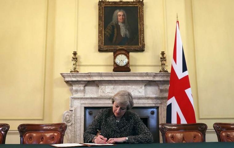Mrs. May, who quietly tendered her resignation in a private letter to the party, will remain prime minister until a new leader is chosen, likely in late July