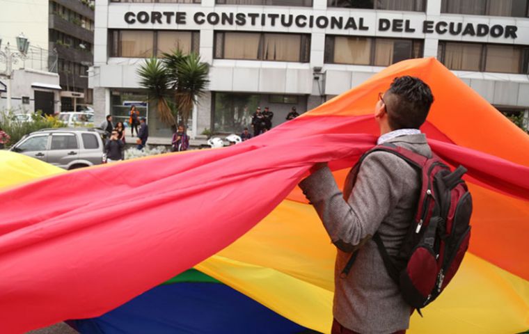 Ecuador, where the church is very influential, thus joins Argentina, Brazil and Colombia in recognizing same-sex marriage.