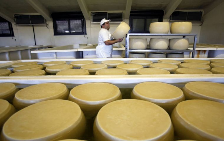 The FAO Dairy Price Index rose 5.2% from April, nearing a five-year high. The upswing, centered on cheese prices