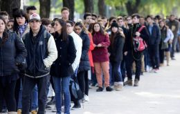This means 1.920.000 urban Argentines are without a job, 220.000 more than a year ago, and if rural workers are included the final figure could be two million