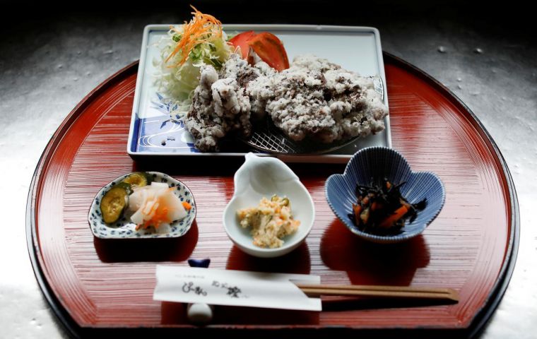 Traditional recipes include blubber with vinegar-miso sauce, thinly sliced whale tongue, whale steak, a hotpot where slices of whale meat are simmered with mizuna 
